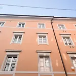 Corridoni 3b Tirabora Short Rent Daire