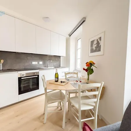 Corridoni 3b Tirabora Short Rent * Triëst